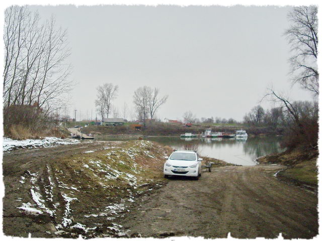 Dans 100 mtres, montez  bord du ferry