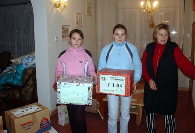 Remise des colis aux enfants de la rue