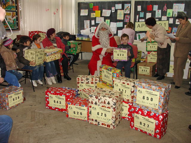 Distribution  l'cole Eliade.