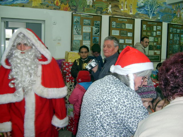 Distribution dans l'cole Eliade.