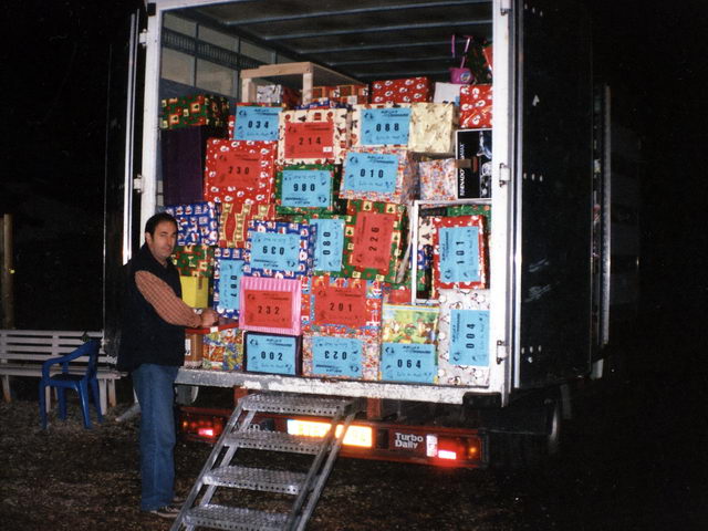 Chargement des colis dans le fourgon le 23 novembre.