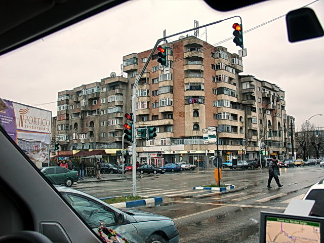 Une petite ville et ses immeubles