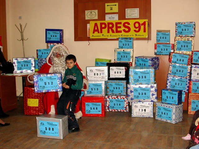 lves  l'cole 39 de CRAIOVA, Andreea, Maria, Darius, Ionut reoivent vos colis.