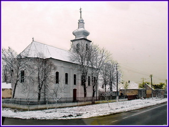 Monastres, glises de diverses confessions tout au long de la route.