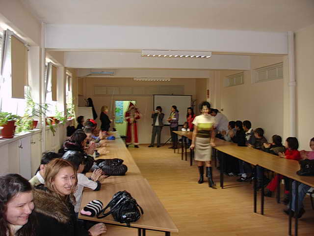 Nous voil  CRAIOVA  o plus de 100 colis seront distribus aux enfants de la Protection de l'Enfance.