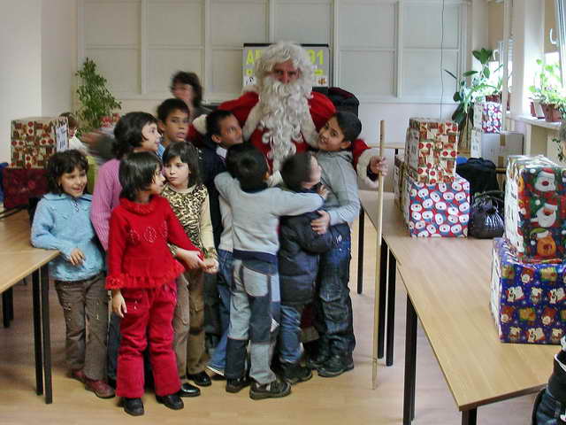 Nous voil  CRAIOVA  o plus de 100 colis seront distribus aux enfants de la Protection de l'Enfance.