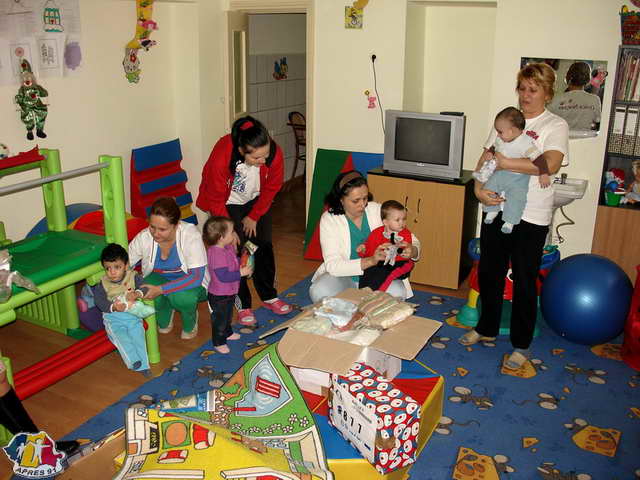 Au Centre des Bbs nous apportons des colis pour 19 enfants.