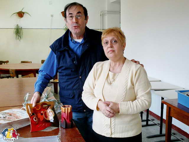 Distribution de 50 colis  l'cole 39 BALCESCU de CRAIOVA 