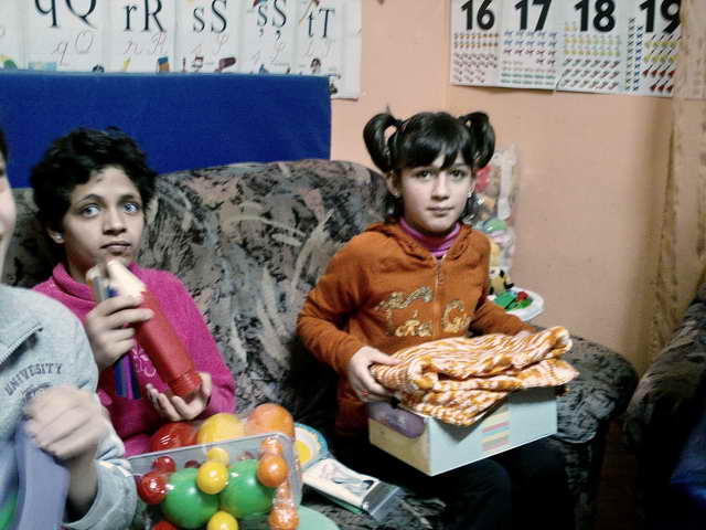 Les Casas Ana, Felicia et Maria reoivent les colis.