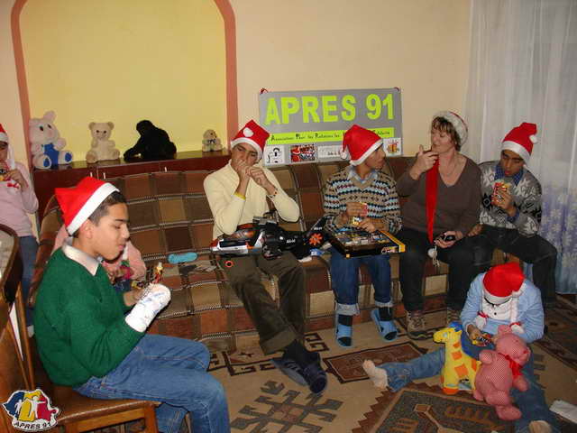 Les Casas Ana, Felicia et Maria reoivent les colis.