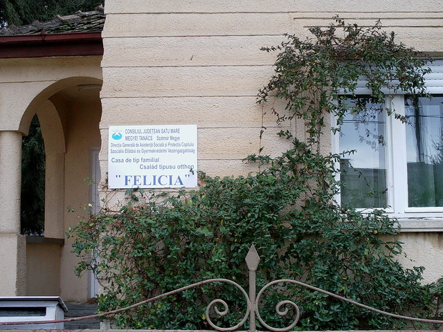 Les Casas Ana, Felicia et Maria reoivent les colis.
