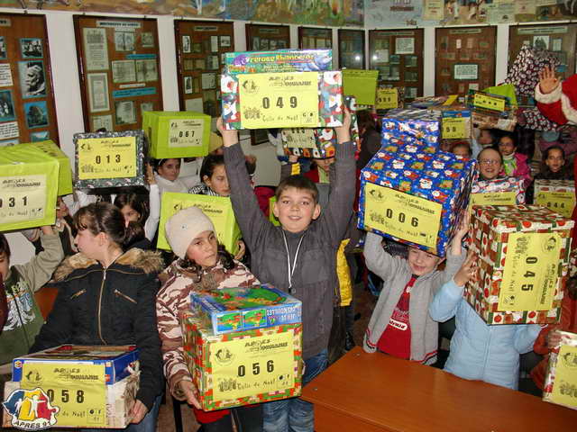 Distribution  l'cole Eliade situe dans un quartier dfavoris.