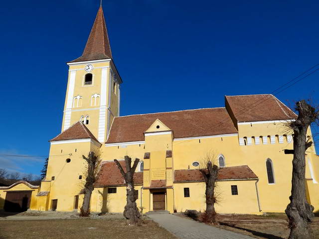 Nous ne pouvons continuer la route sans prendre en photo cette superbe glise.