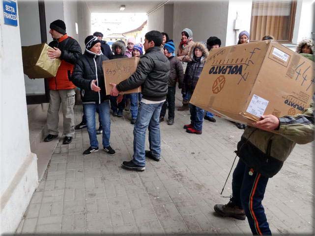  10 janvier : distribution  l'association Franco-Roumaine pour les enfants pauvres de la ville. 