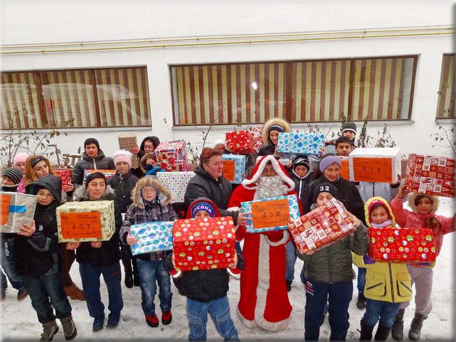  10 janvier : distribution  l'association Franco-Roumaine pour les enfants pauvres de la ville. 