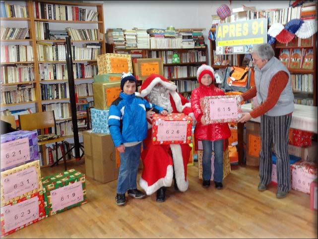 Distribution aux enfants du Centre de Jour StAndrei nouveau Centre de la Protection de l'Enfance de Medias