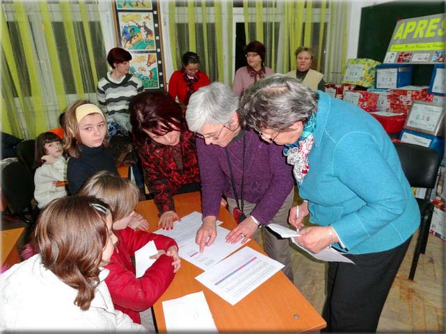  Lundi 7 janvier, distribution aux enfants de l'cole Eliade. 