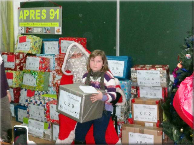  Lundi 7 janvier, distribution aux enfants de l'cole Eliade. 