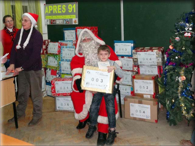  Lundi 7 janvier, distribution aux enfants de l'cole Eliade. 