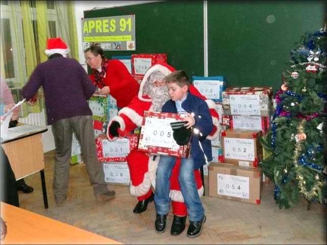  Lundi 7 janvier, distribution aux enfants de l'cole Eliade. 