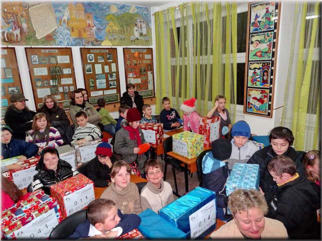  Lundi 7 janvier, distribution aux enfants de l'cole Eliade. 