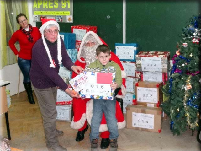  Lundi 7 janvier, distribution aux enfants de l'cole Eliade. 