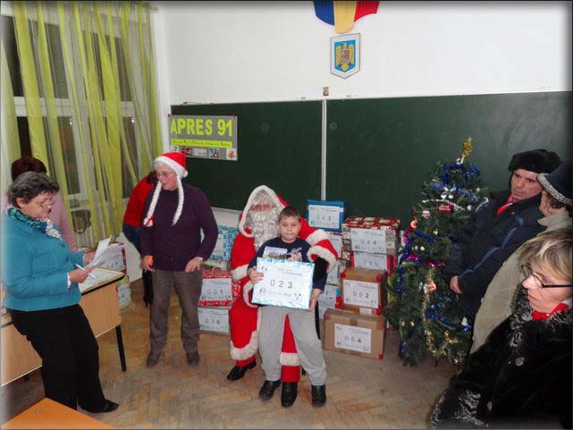  Lundi 7 janvier, distribution aux enfants de l'cole Eliade. 