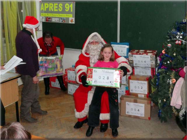  Lundi 7 janvier, distribution aux enfants de l'cole Eliade. 