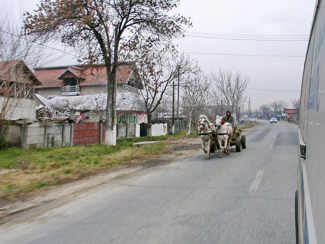  Vendredi 6 : de Medias, en route pour Craiova  travers les Carpates. Des villages typiques et des charettes que nous pouvons pas rsister de prendre en photo pour vous.