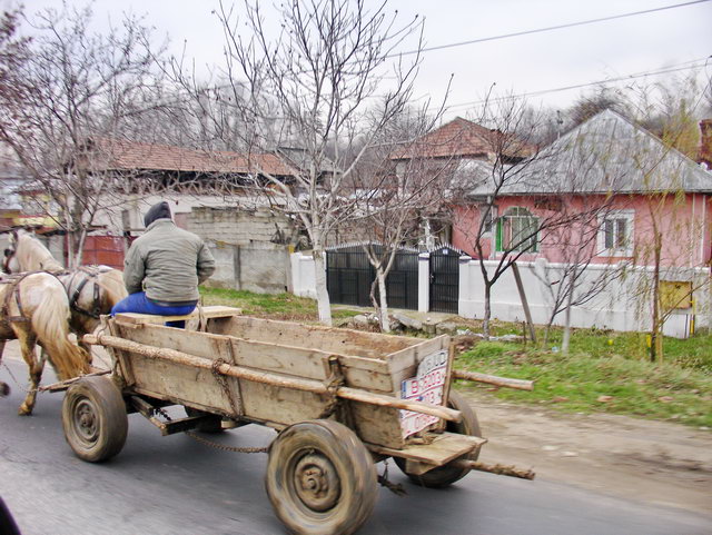  Vendredi 6 : de Medias, en route pour Craiova  travers les Carpates. Des villages typiques et des charettes que nous pouvons pas rsister de prendre en photo pour vous.