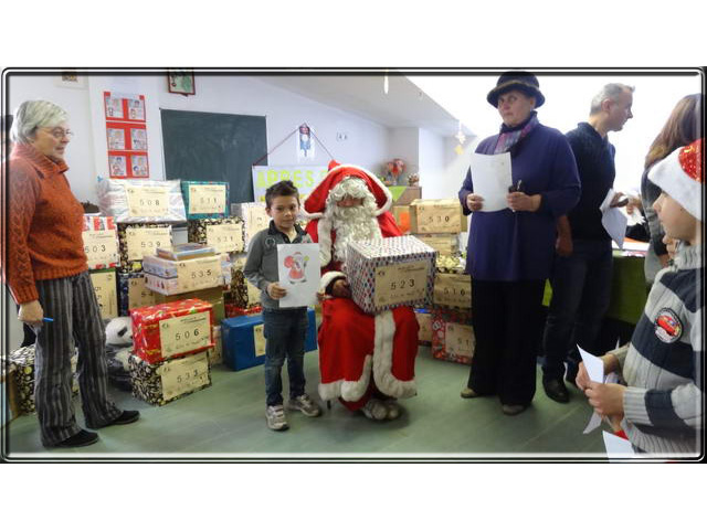 Distribution de 52 colis aux enfants de l'Ecole Spciale de MEDIAS.