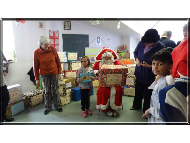 Distribution de 52 colis aux enfants de l'Ecole Spciale de MEDIAS.