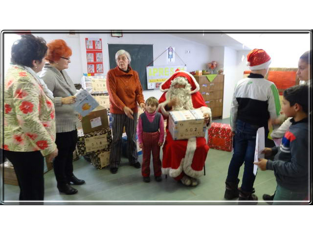 Distribution de 52 colis aux enfants de l'Ecole Spciale de MEDIAS.