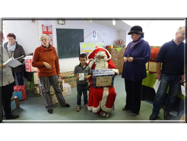 Distribution de 52 colis aux enfants de l'Ecole Spciale de MEDIAS.