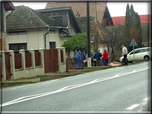 Nous quittons MEDIAS pour rejoindre CRAIOVA, en traversant les Carpates du Sud  travers des paysages traditionnels.