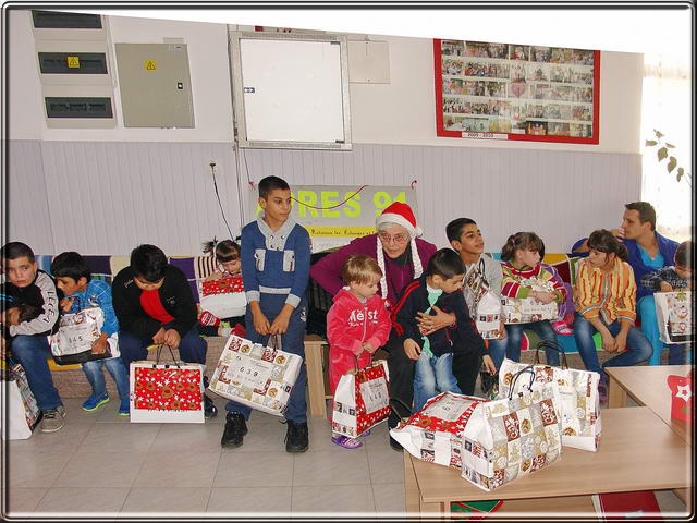 Au Centre de Placement Spcialis de NORICEL ('La petite chance'), les enfants bnficient de cadeaux trs adapts  leur handicap .