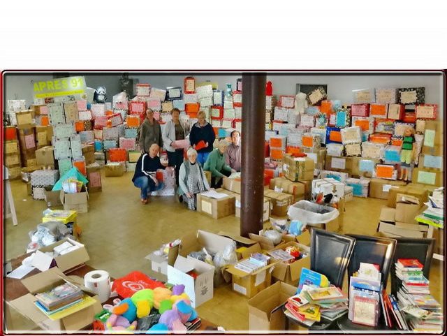 A Koony Parc les lutins de l'association prparent les colis.