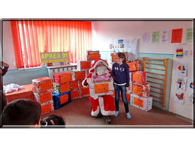 1re distribution au centre de la protection de l'Enfance de Saint-Andrei  MEDIAS.