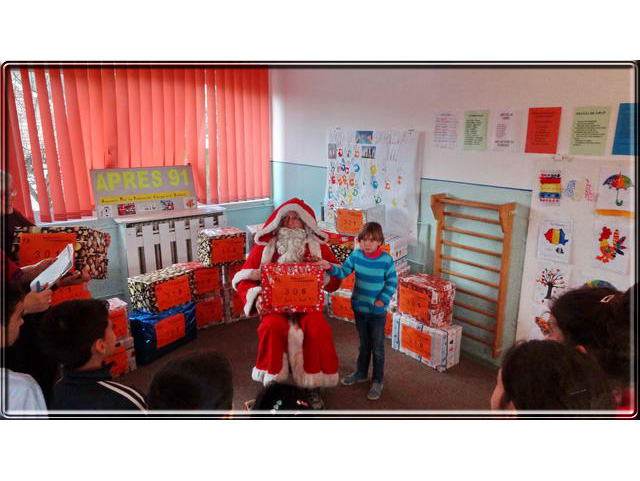 1re distribution au centre de la protection de l'Enfance de Saint-Andrei  MEDIAS.