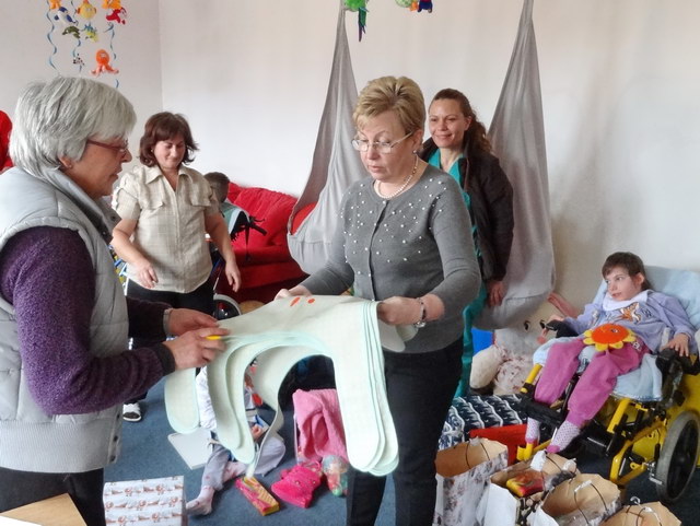 Des petits sacs individuels et de gros colis collectifs pour les petits handicaps du CPS de Vis de Copil