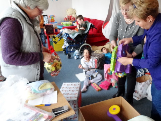 Des petits sacs individuels et de gros colis collectifs pour les petits handicaps du CPS de Vis de Copil