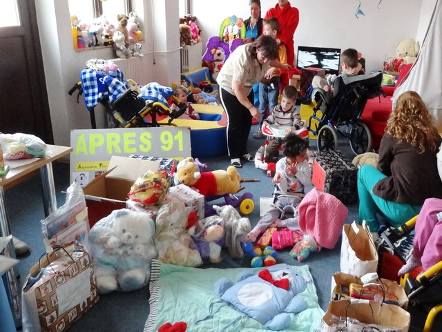 Des petits sacs individuels et de gros colis collectifs pour les petits handicaps du CPS de Vis de Copil