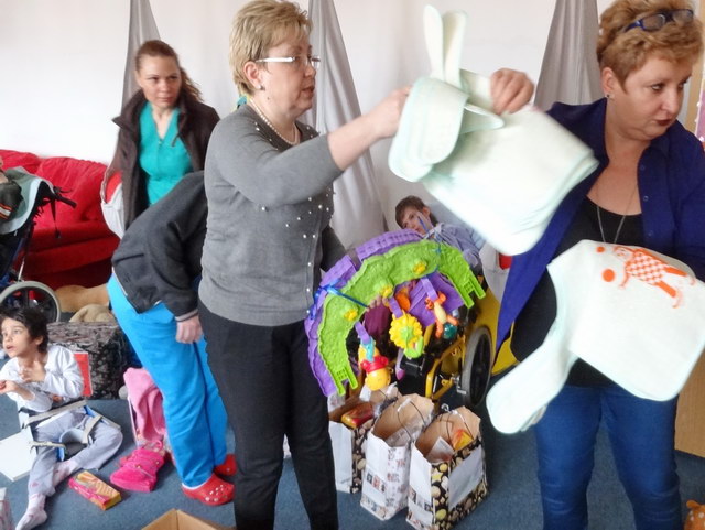 Des petits sacs individuels et de gros colis collectifs pour les petits handicaps du CPS de Vis de Copil