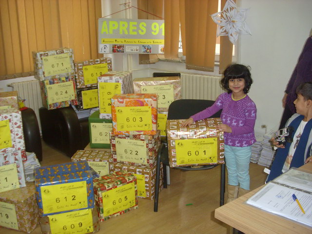 A la DGASPC de Craiova, distribution pour les enfants des CASAS