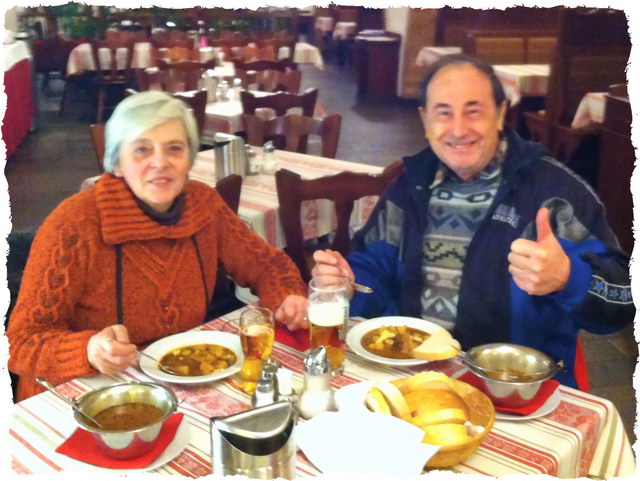  Dn du reveillon un peu Spcial ... une bonne soupe hongroise dans un resto ferm.