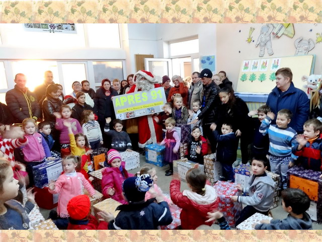 Fin de la distribution aux petits de la GRADINITSA de BAIA.